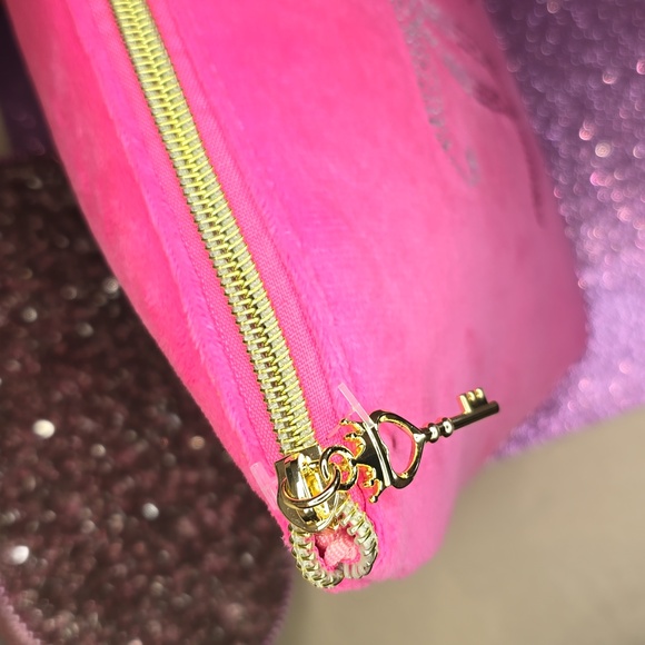 πHPπJuicy Couture πNWOTπ Beautiful Pink Velvety Large Cosmetic Bag!πππ - Picture 6 of 10
